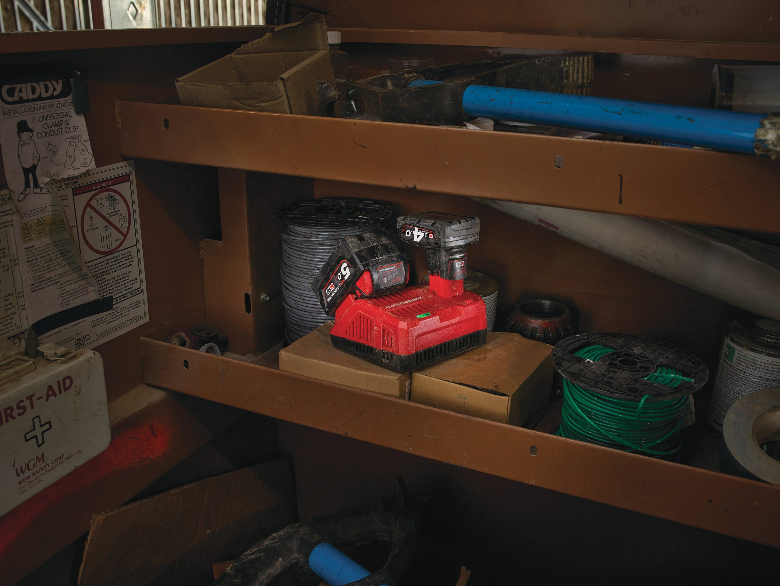 Milwaukee M12-18 FC - Carregador rápido multi-voltagem M12/M18 - 4932451079