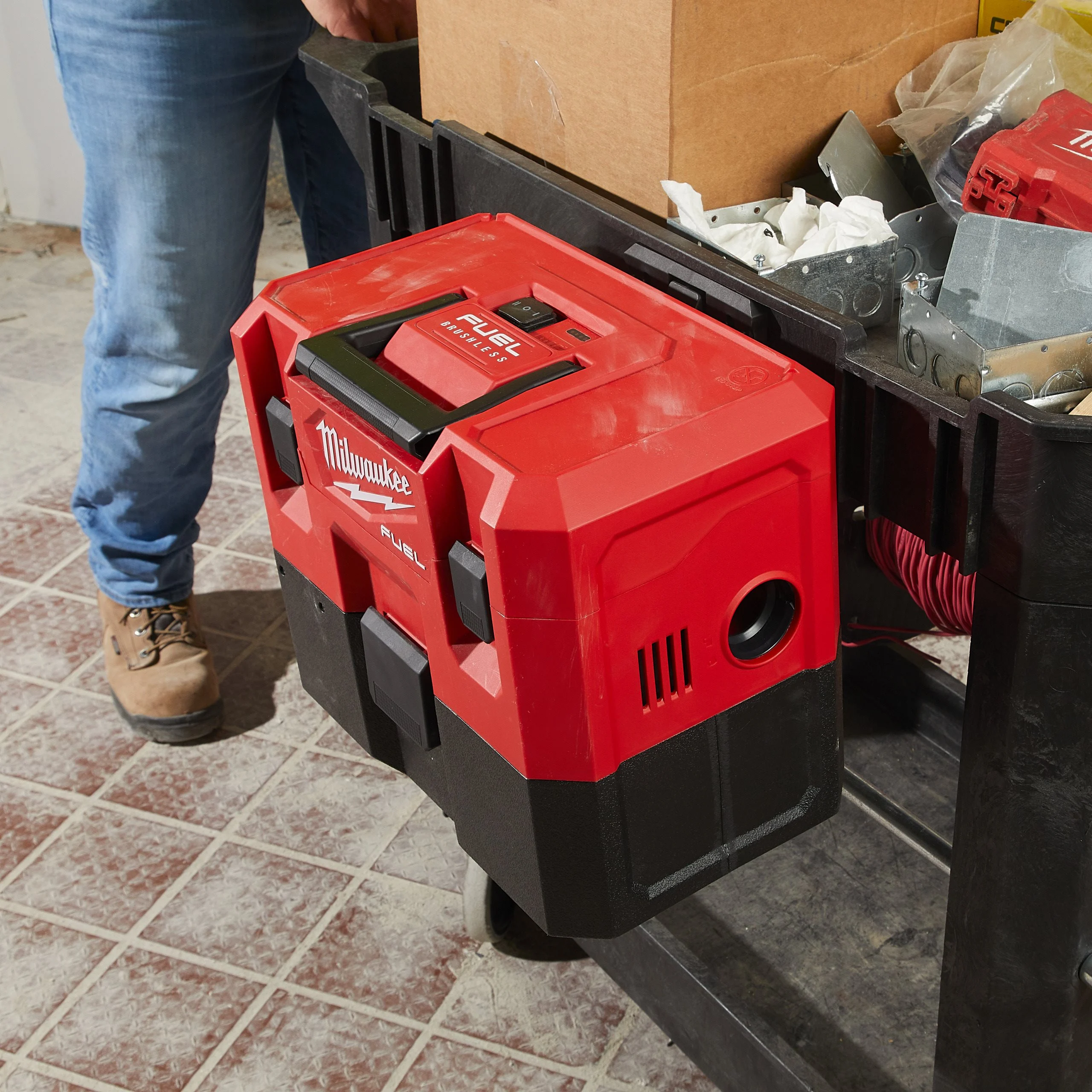 Milwaukee M12 FVCL-0 - Aspirador de sólidos e líquidos M12 FUEL - 4933478186