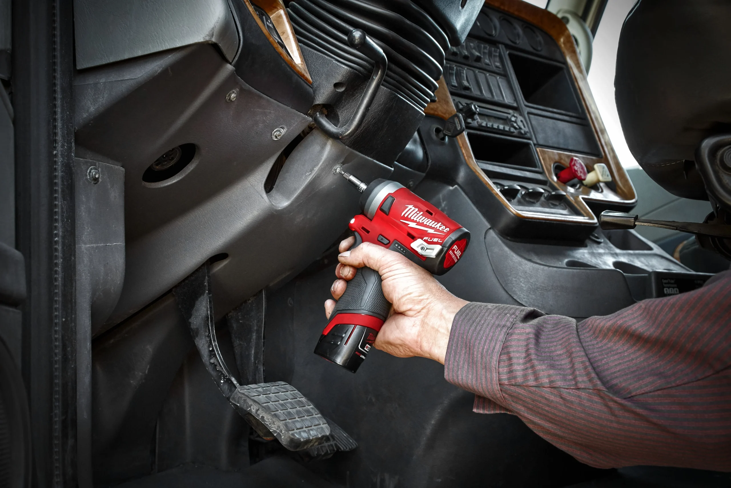 Milwaukee M12 FIW14-0 - Chave de impacto subcompacta M12 FUEL ¼″ com anel - 4933464611