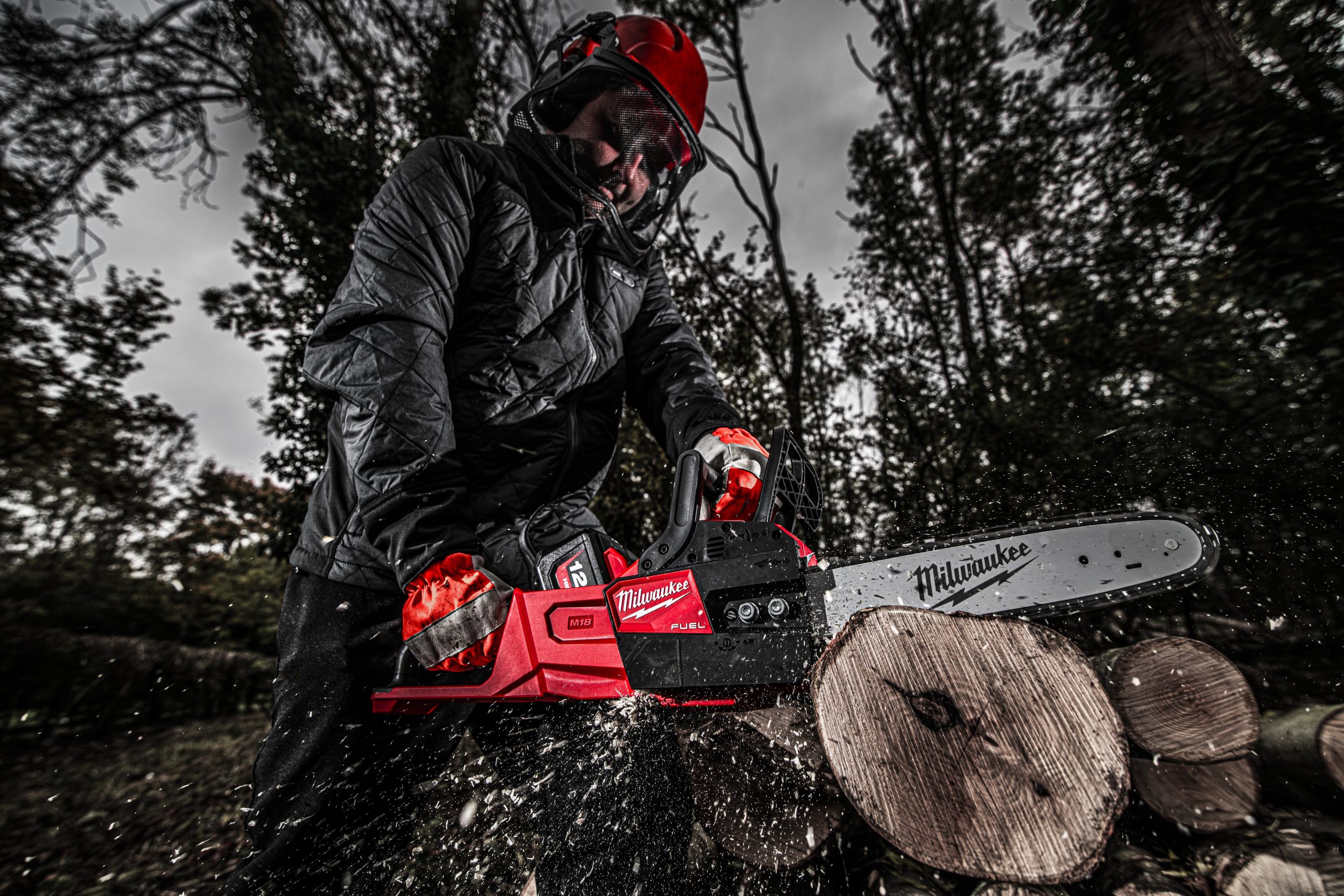 Milwaukee M18 FCHSC - Motosserra M18 FUEL com barra de 30 cm