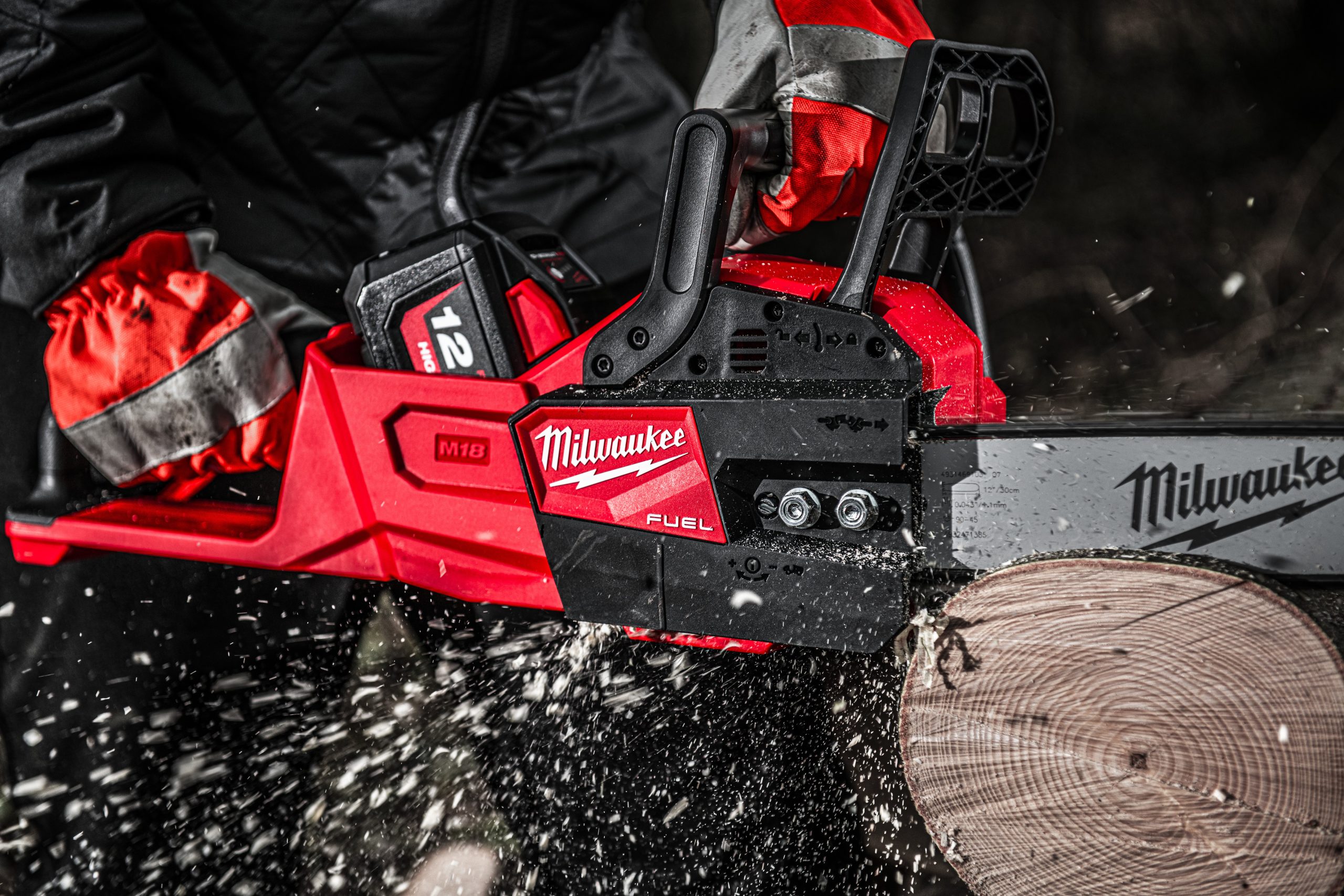 Milwaukee M18 FCHSC - Motosserra M18 FUEL com barra de 30 cm
