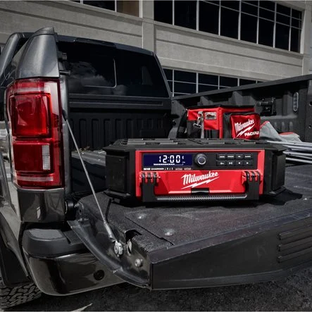 Milwaukee M18 PRCDAB+ - Rádio/carregador de obra M18 PACKOUT com DAB+ e Bluetooth - 4933472112