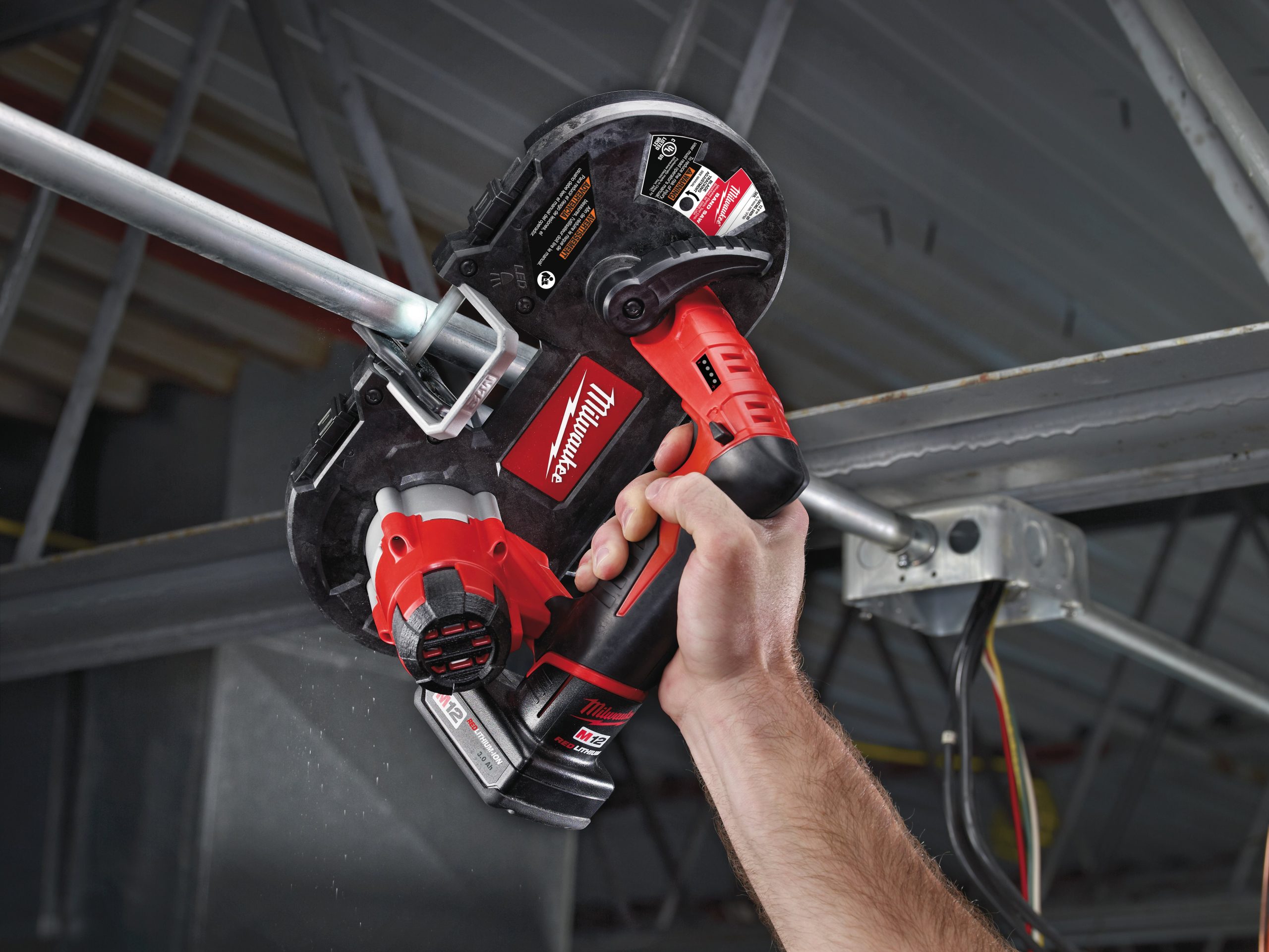 Milwaukee M12 BS - Serra de fita subcompacta M12