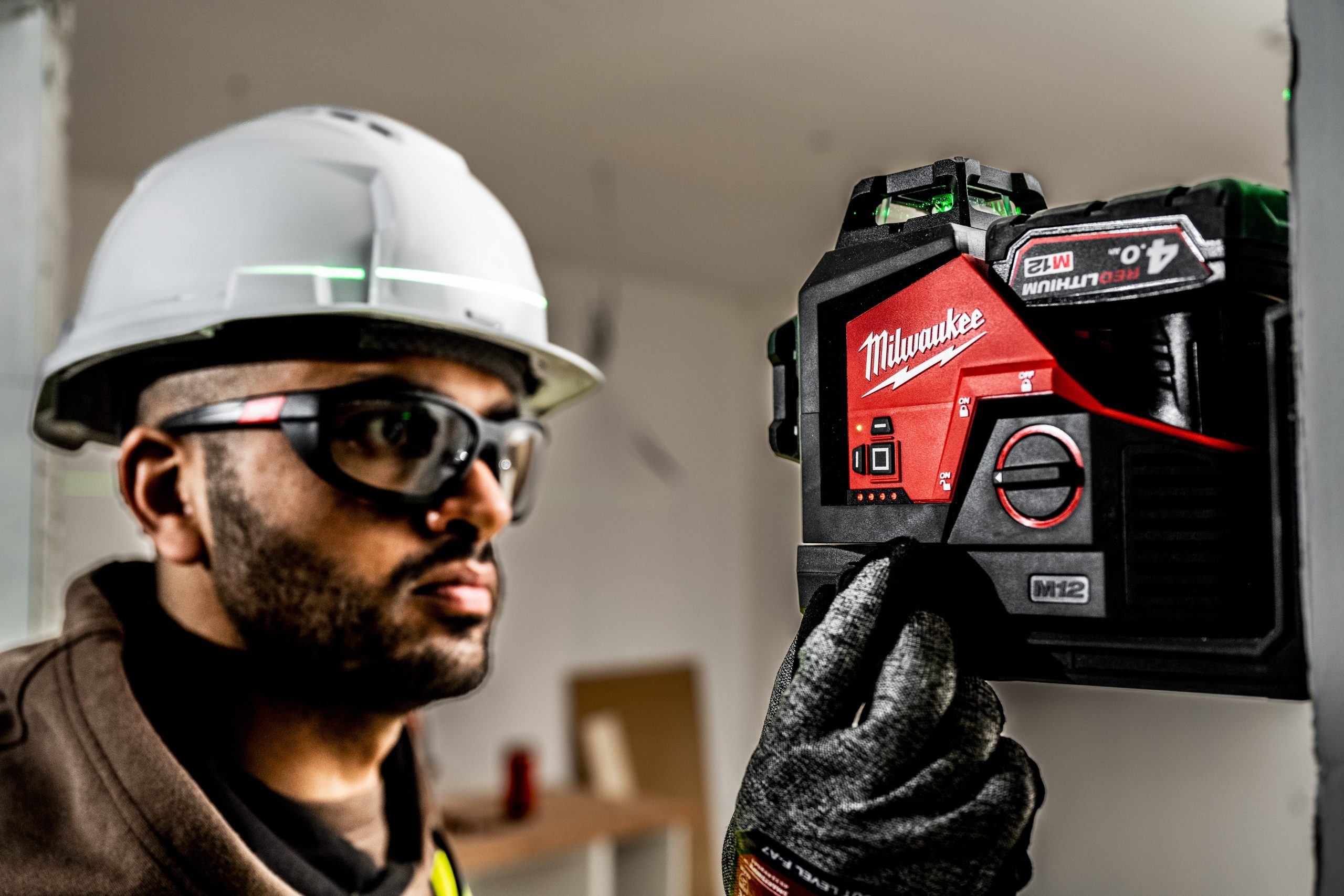 Milwaukee M12 CLL4P - Nível laser de 2 linhas e 4 pontos M12