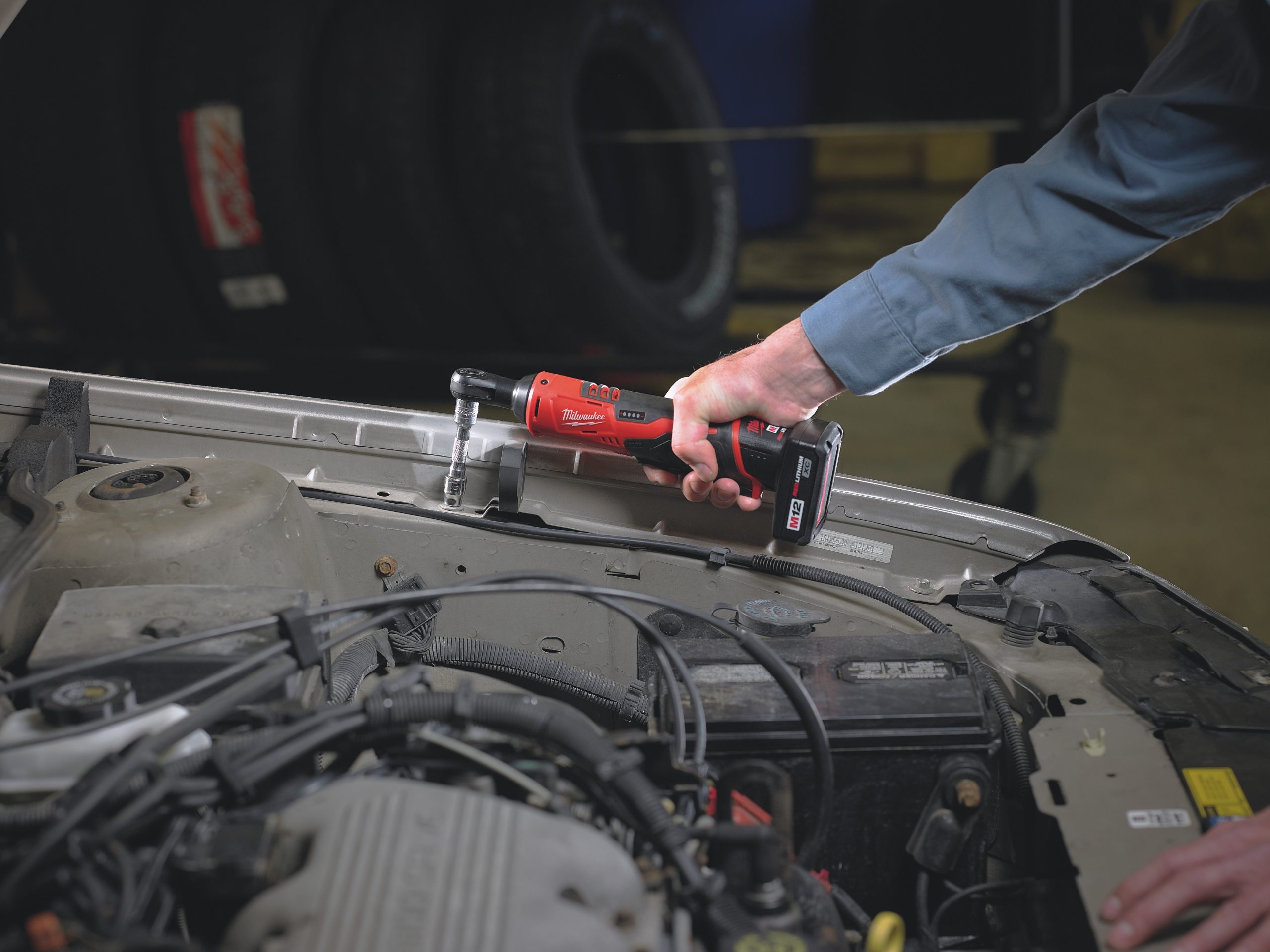 Milwaukee M12 IR-201B - Chave de roquete subcompacta M12