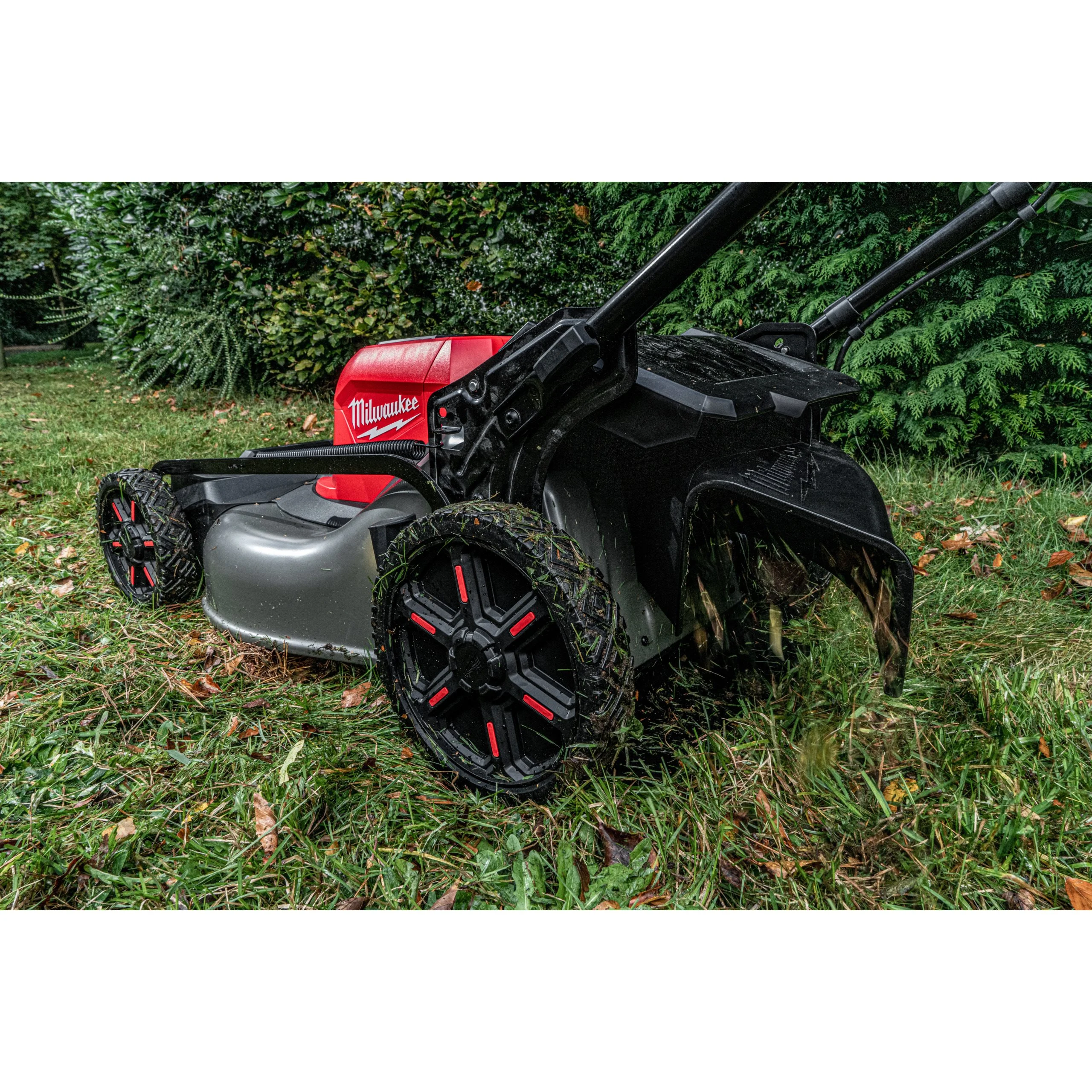 Milwaukee M18 F2LM53 - Corta-relvas M18 FUEL de 53 cm