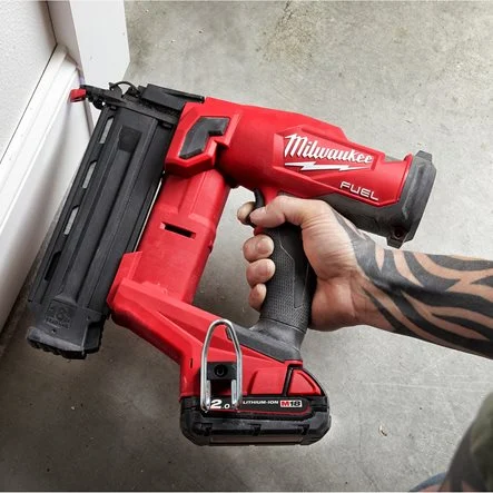 Milwaukee M18 FN18GS - Pistola de pregos de acabamentos M18 FUEL 18 GA