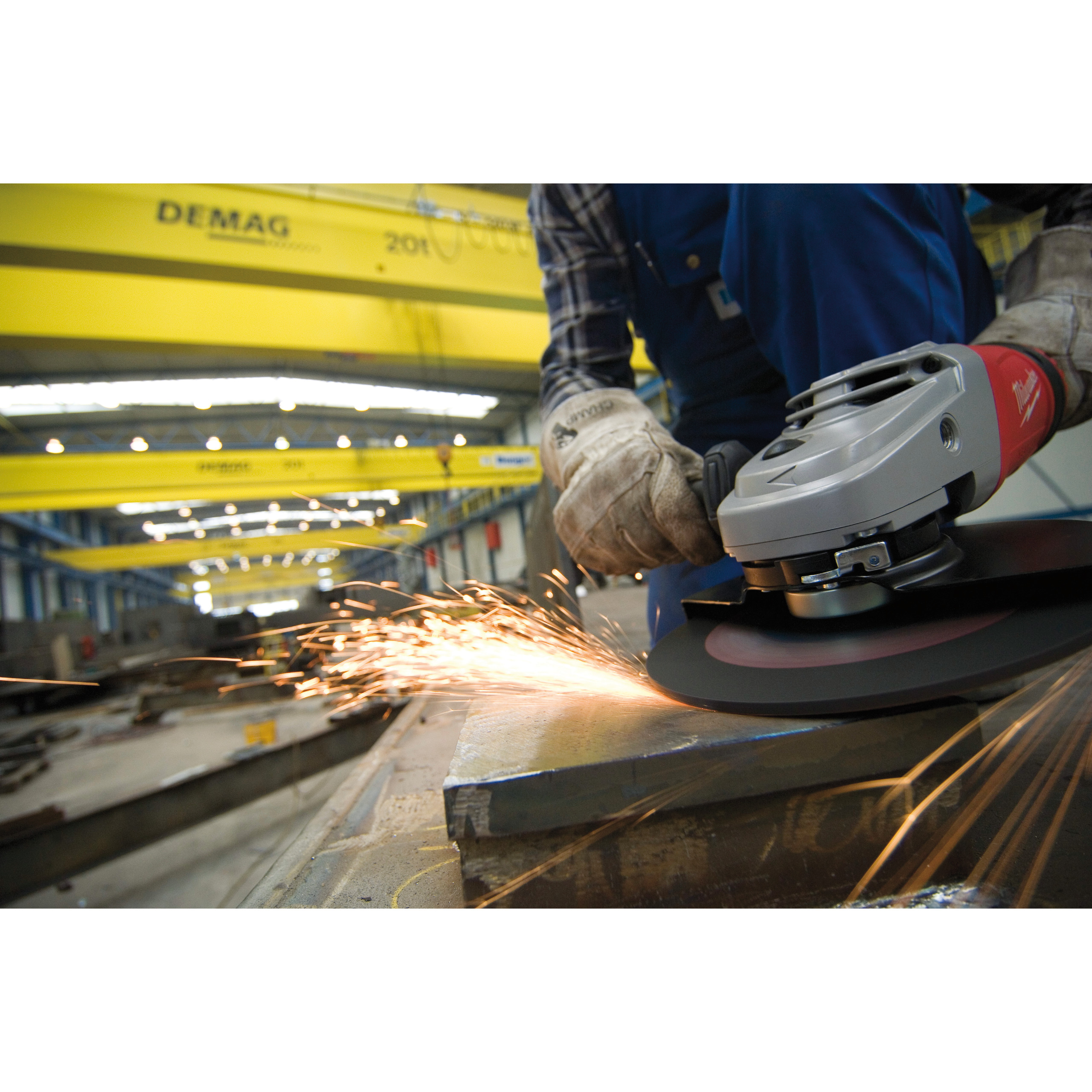 Milwaukee AGVM 24-230 GEX - Rebarbadora de alta potência 2400W 230mm FIXTEC com AVS e proteção anti-golpe - 4933402340