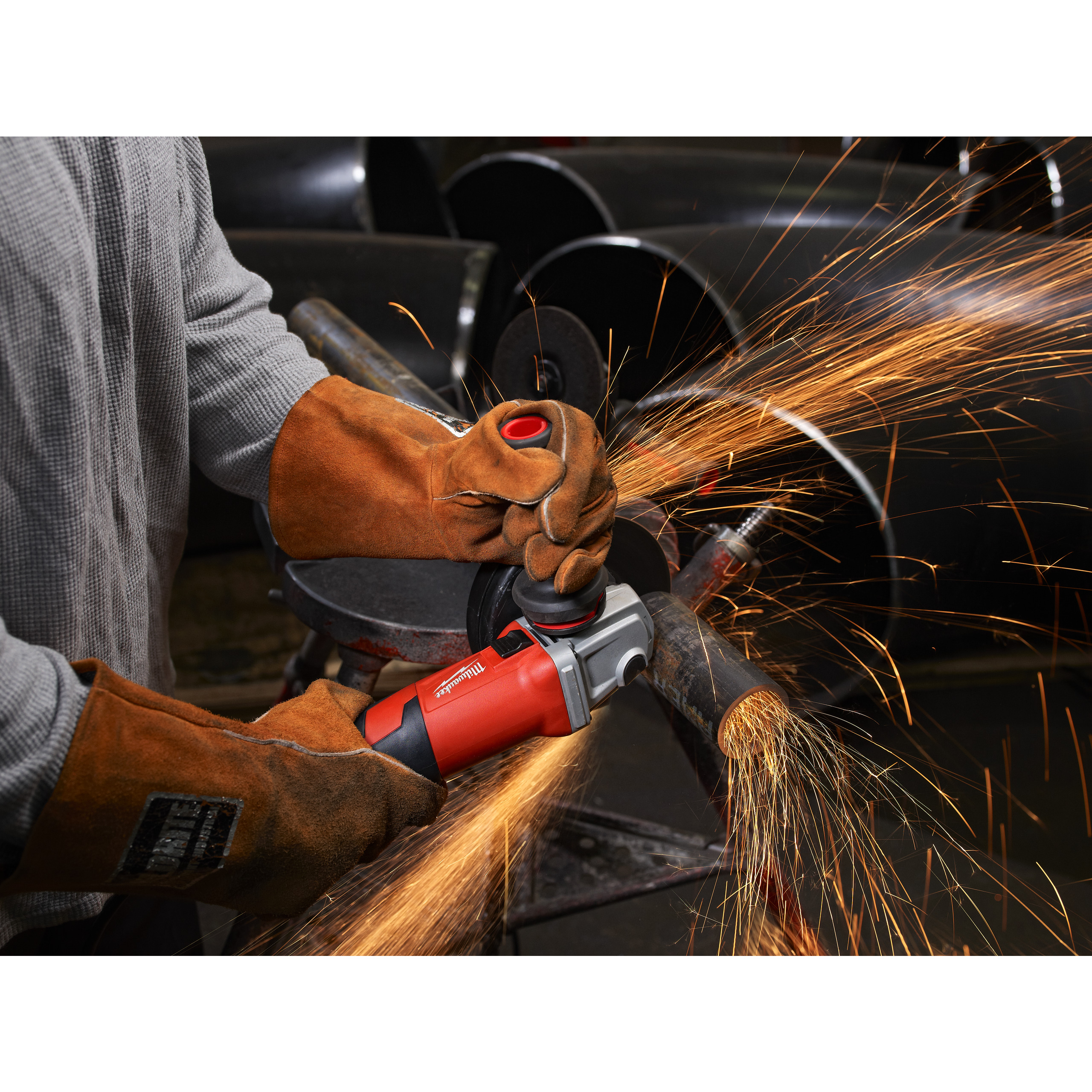 Milwaukee AGV 15-150 XC - Rebarbadora de acabamentos 1550W 150mm FIXTEC com AVS - 4933433250