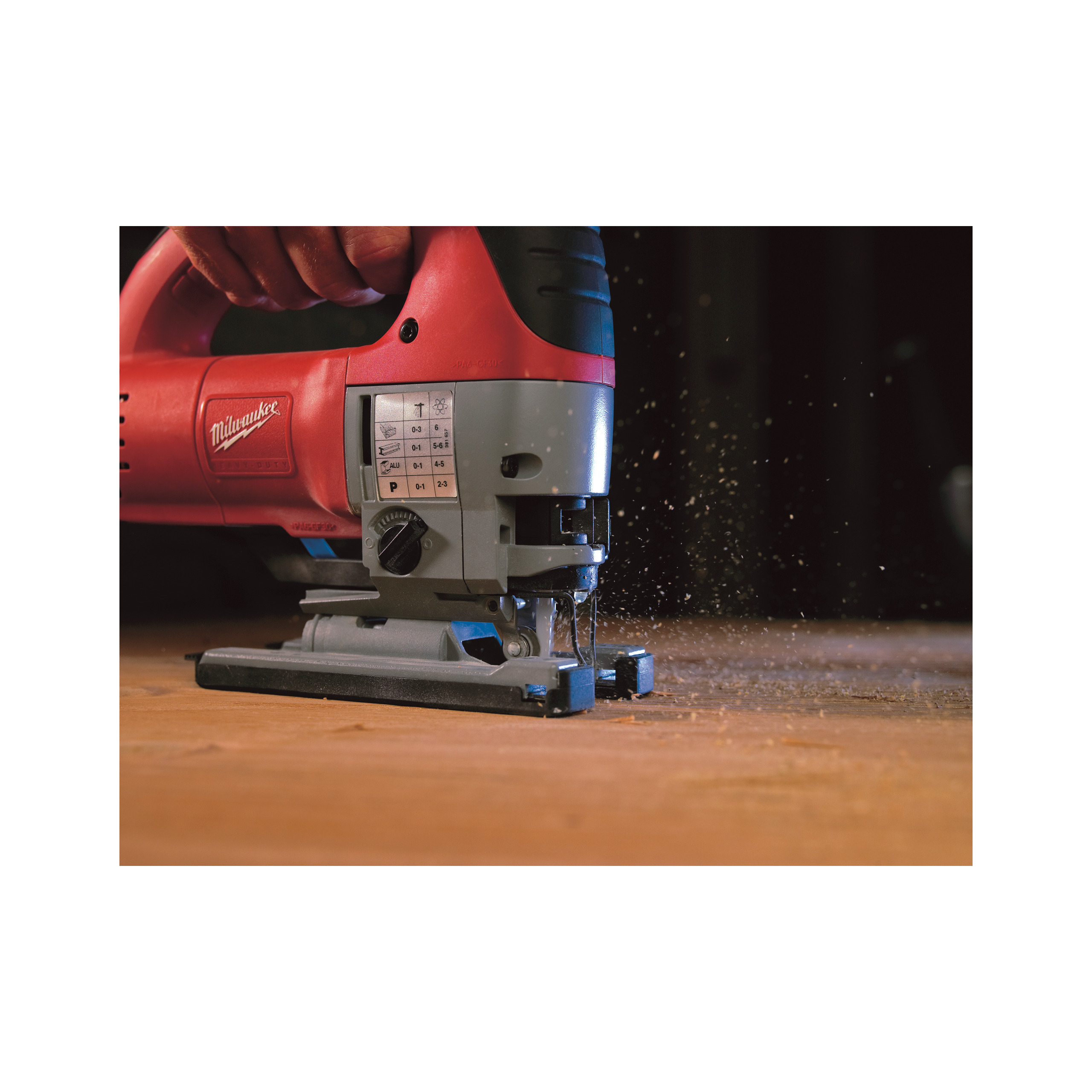 Milwaukee JSPE 135 TX - Serra de recortes com punho superior 750W - 4933381230