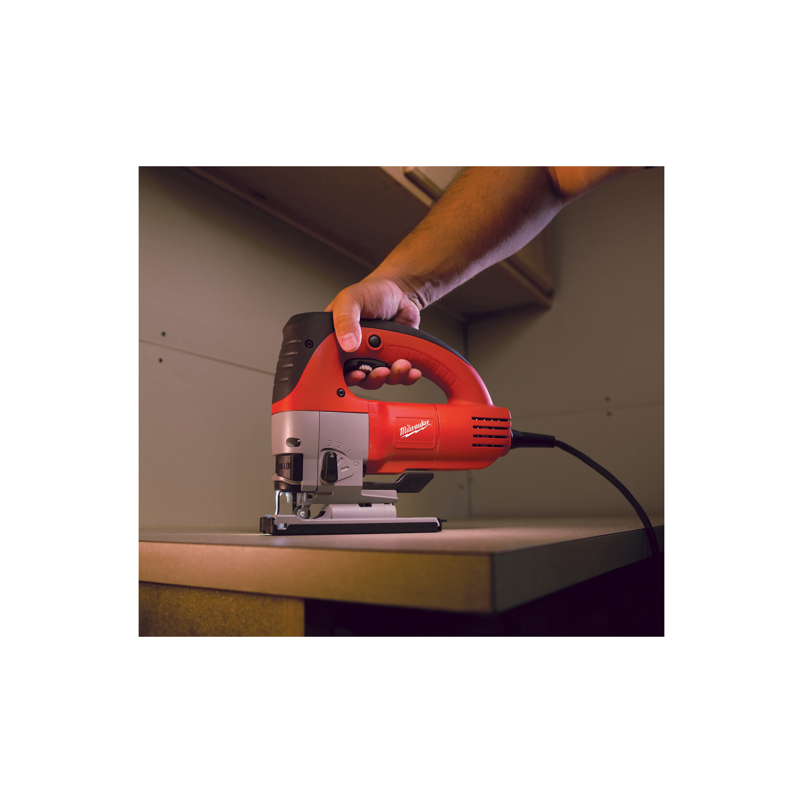 Milwaukee JSPE 135 TX - Serra de recortes com punho superior 750W - 4933381230